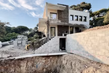 Sur la presqu'île de Giens, une maison des années 60 renaît face à la mer