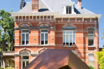 Dialogues entre art et design dans une villa 1900