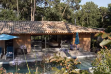 Cette maison d'architecte au Cap Ferret disparaît dans le paysage