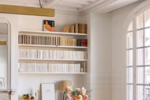 Le charme du travertin : les 20 plus belles tables à adopter