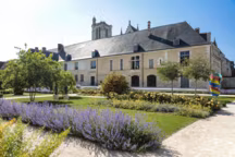 Musée d'Art moderne - Collections nationales Pierre & Denise Lévy, Troyes
Vue du bâtiment du palais épiscopal depuis le jardin de sculptures.