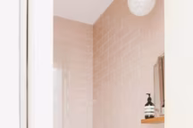 Salle de bains rose : un choix audacieux ou risqué ?