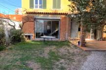 Avant/après : un jardin avec sa petite piscine pour un air de vacances en ville