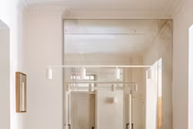 Minimalisme et chromé, la tendance déco résolument extra-moderne