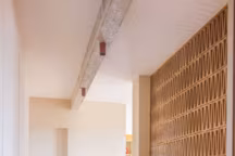 Voici un intérieur moderne inspiré de l'architecture californienne