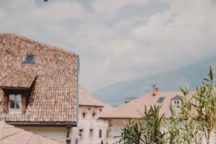 Un coin repas sur le balcon