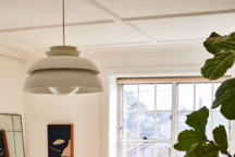 Un miroir bien placé prouve qu'il illumine toute la salle à manger