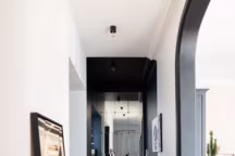 De retour d'Asie, une famille pose son empreinte dans cet appart parisien