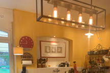 Rénover sans tout changer : une cuisine dînatoire repensée avec brio