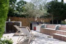 Une terrasse avec piscine moderne réalisée pour 50 000 euros