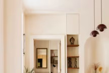 Le bois donne le ton dans cet appartement familial réinventé à Paris