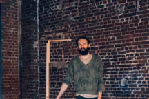 Rikkert Paauw et son mobilier upcyclé pour Habitat lors de la Paris design week