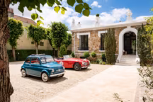 Une famille crée son refuge verdoyant en banlieue parisienne