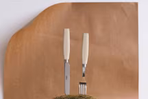 Avec audace, Sabre Paris présente des couverts et arts de la table originaux.