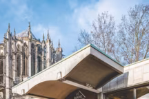 Centre d'art de Beauvais, bâtiment remarquable, le Quadrilatère, façade sud.