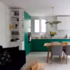 De la couleur pour réveiller une petite maison cachée dans Paris