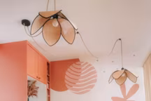 peindre une fresque murale avec des formes graphiques