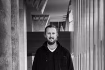 Portrait de Lionel Jadot, le designer belge consacré Design of the Year - Hospitality en septembre 2024.