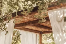 10 salons de jardin sous pergola qui donnent envie de vivre dehors