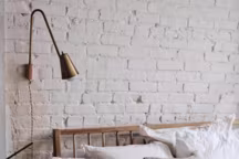 Adoptez le style industriel dans votre chambre sans erreur de goût