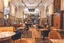 Avec ses chambres rénovées, ce 4-étoiles emblématique de la cité angevine redevient un passage obligé à dix minutes à pied de la gare.