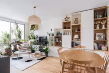 80 m2 comme un cocon florissant pour une famille