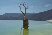 Cristina De Middel. Une pierre sur le chemin [Una Piedra en el Camino], série Voyage au centre, 2021. Avec l'aimable autorisation de l'artiste/Magnum Photos.