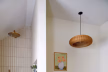 Salle de bains avec douche et baignoire. Photo Anna Stathaki, design Fiona Duke Interiors via Pinterest