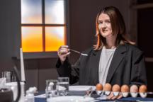 Amélie Pichard dans son installation Welcome Home.