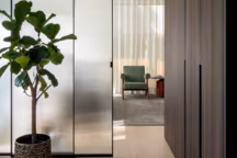 Une maison de ville raffinée dictée par l’art et le design