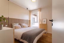 Un appartement avec vue sur les montagnes repensé avec goût