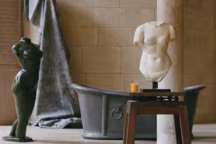 "Mythes", l'exposition inédite organisée par Simon Porte Jacquemus à Paris