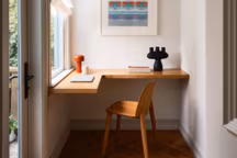 Bureau dans l’entrée : comment aménager un espace discret et pratique