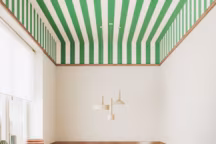 Papier peint au plafond : la tendance déco qui change tout.