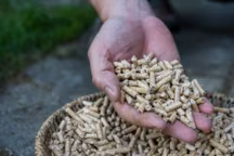 Chauffage au poêle : comment choisir les bons granulés de bois ?