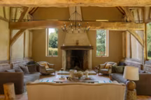 Avant/après : une grange rénovée en maison de vacances de rêve.