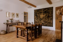 Sous les coffrages, l’âme retrouvée d’une maison lilloise.