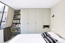 14 idées pour intégrer un dressing dans votre chambre.