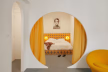 À Marseille, un ancien squat de 34 m2 se transforme en petit appartement design.