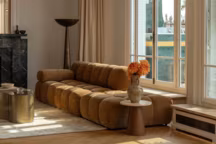 25 bouts de canapé design pour donner du caractère à un salon.