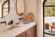 7 salles de bains inondées de lumière qui changent tout.