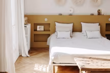 Où mettre le lit dans la chambre ? 26 plans pour trouver la configuration idéale