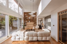 Avant/après : à Bruxelles, la rénovation lumineuse d’un duplex des années 70.