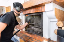 Pourquoi le ramonage est essentiel (et souvent négligé).