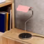 Lampe de table Apex métal rose par
John Tree, disponible chez Made in Design