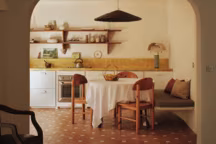 À Marseille, une maison brutaliste des années 60 adoucie par l’esprit méditerranéen.