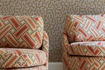 Comment réussir le mix and match de motifs audacieux sans faute de style.