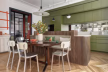 Un appartement parisien rénové pour une vie de famille moderne.