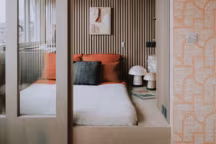 Cette petite chambre en bois à l’esthétique japonaise a tout pour plaire.